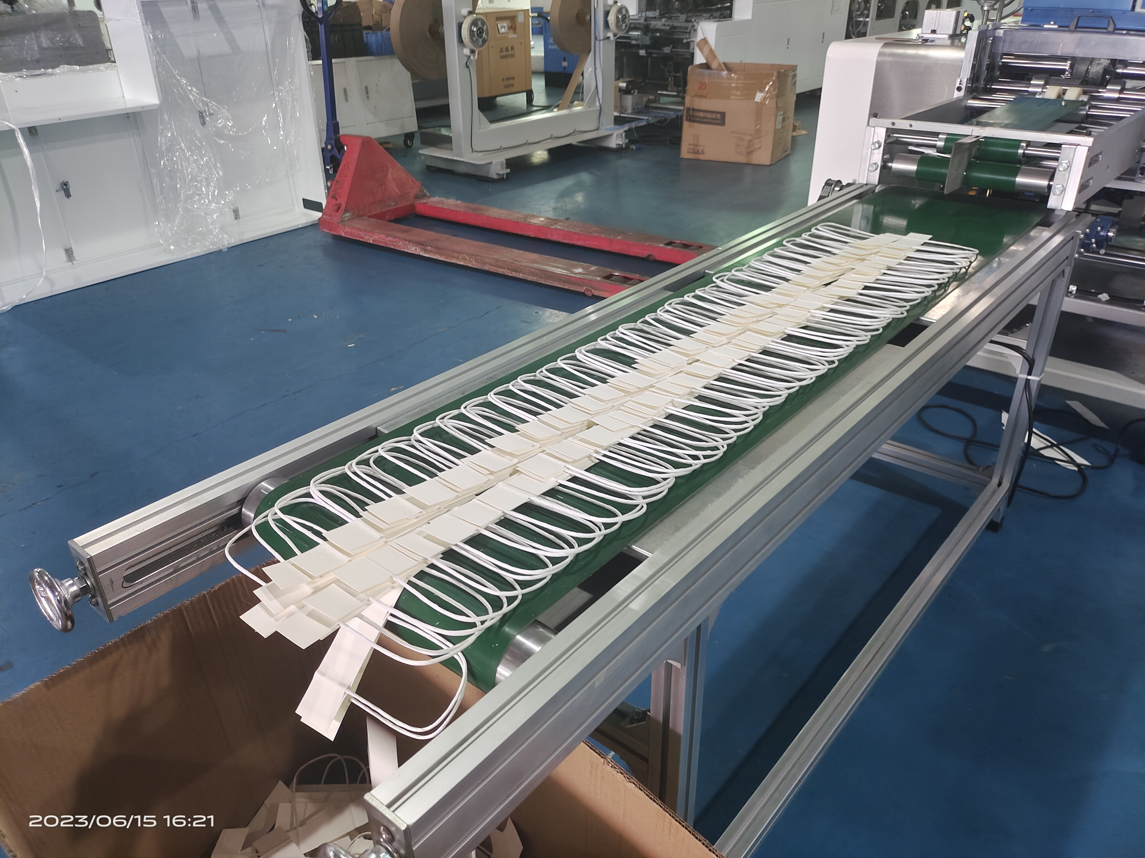 Automatic 10F Water Glue Twisted Paper Handle Making Machine Precise Control Strong Bonding For Paper Bag Handles